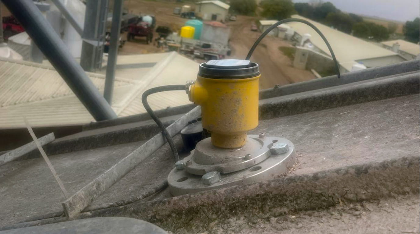 Radar Level Measurement for Large Storage Tanks